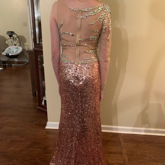 Formal dress - Picture 3 of 3